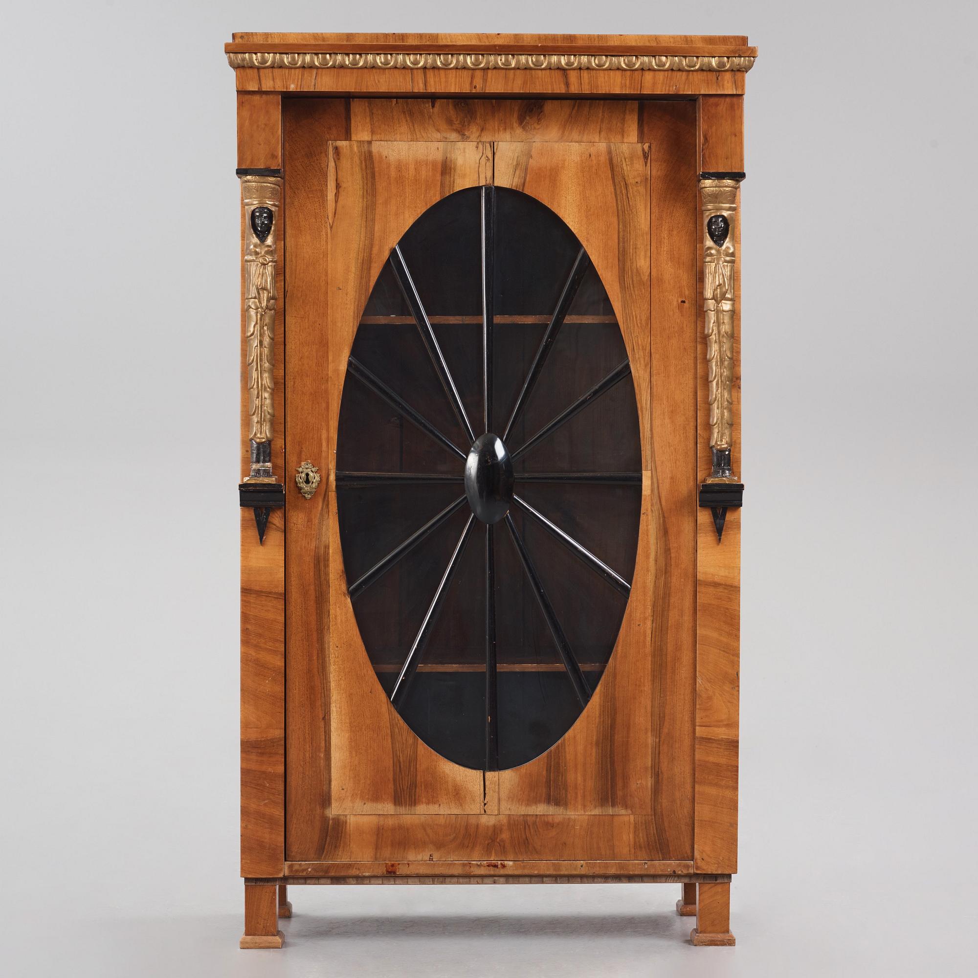 Bokskåp, troligen Österrike, 1800-talets början, Empire.