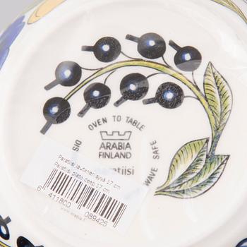 BIRGER KAIPIAINEN, a 69-pcs 'Paratiisi' tableware set for Arabia, latter half of the 20th Century.