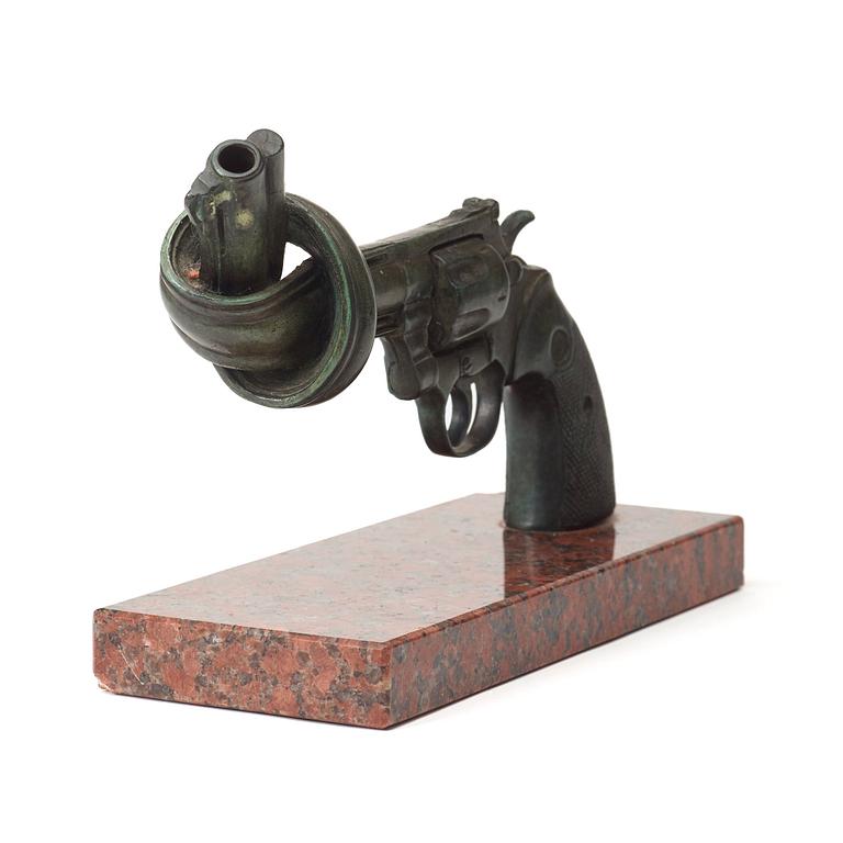 Carl Fredrik Reuterswärd, "Non-violence".