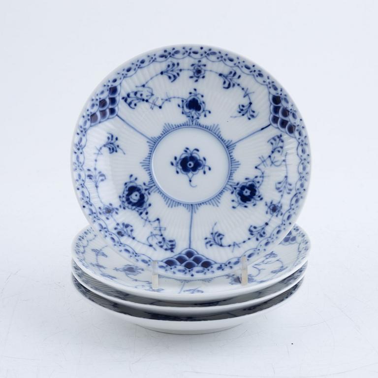 Royal Copenhagen, coffee and tea service, porcelain, "Musselmalet", half-lace, 38 pieces. Denmark.