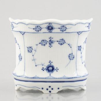 Vas, porslin, Royal Copenhagen, "Musselmalet", modell 264, 1898-1923.