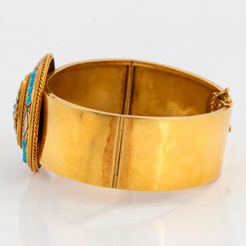 An 18K gold and enamel bangle set with turquoises.