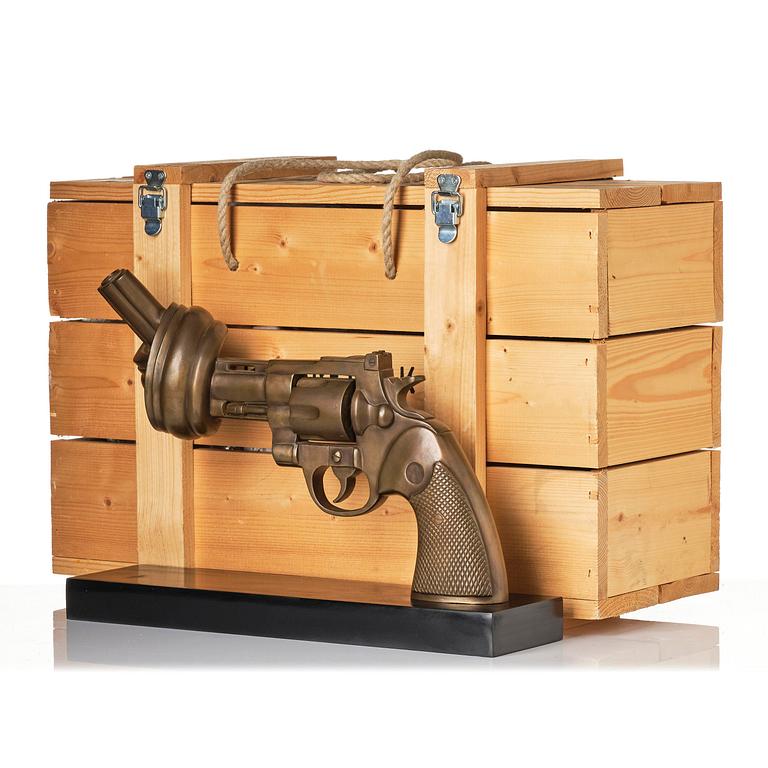 Carl Fredrik Reuterswärd, "Non Violence".
