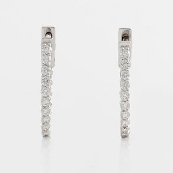 Earrings, creoles with brilliant-cut diamonds.