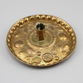 LJUSPLÅT/LJUSSTAKE, mässing, barock, 1700/1800-tal.