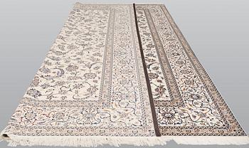 A part silk Nain carpet, so-called 6LAA, approx. 400 x 304 cm.