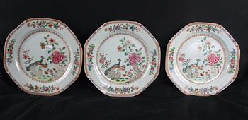 TALLRIKAR, 3 st, porslin, Kina Qianlong 1700-tal.