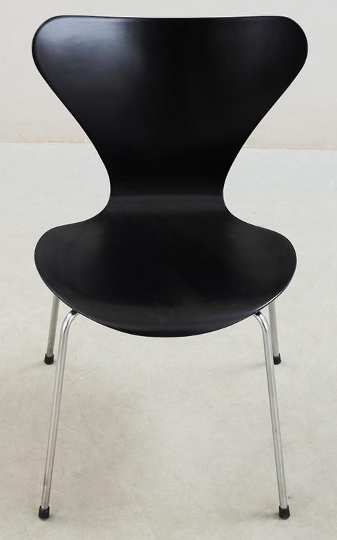 STOL, "Sjuan", Arne Jacobsen, Fritz Hansen, formgiven 1955.