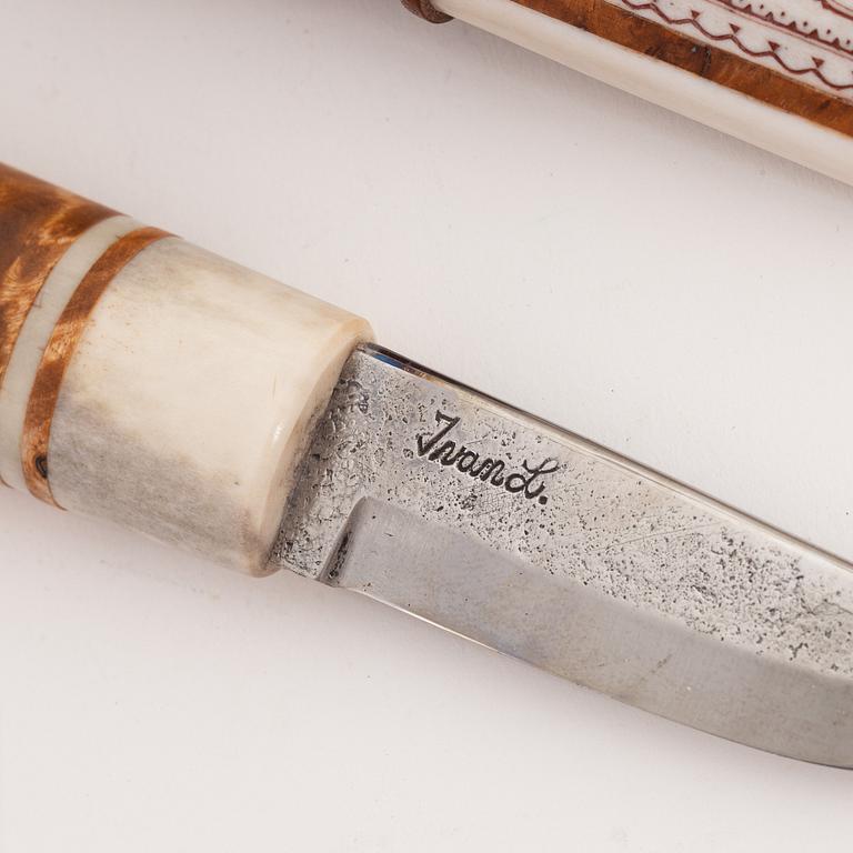 A reindeer horn knife by Anders Sunna.