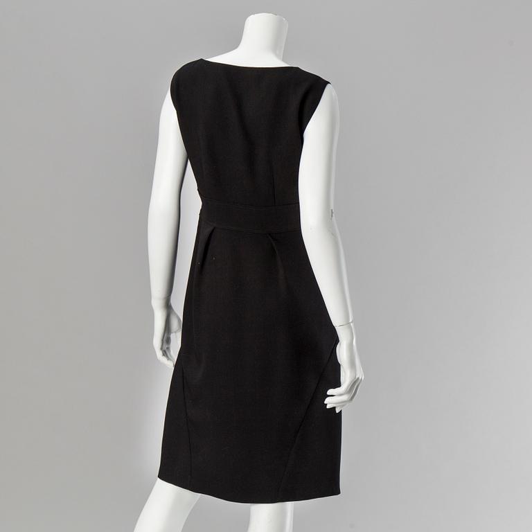 A black dress by Philosophy di Alberta Ferretti.