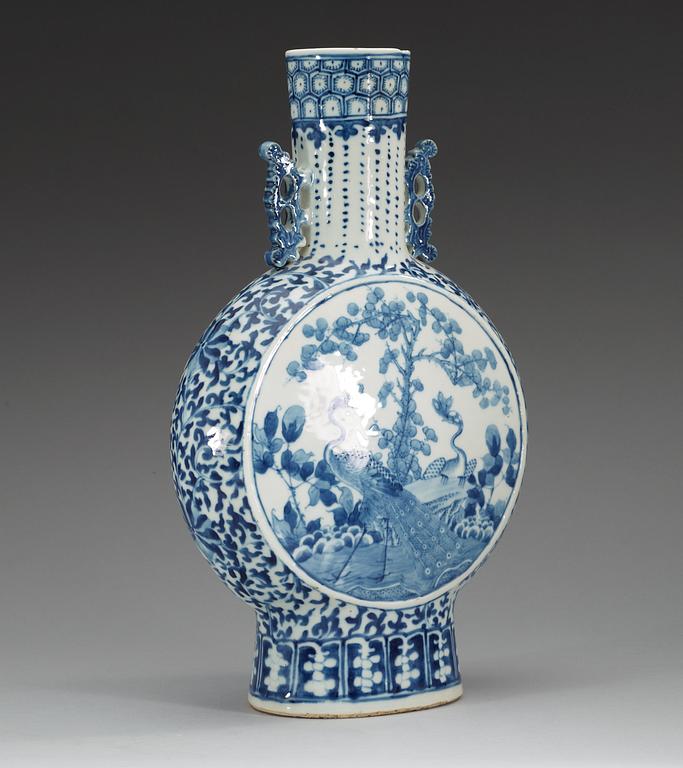 A large blue and white moon flask, Qing dynasty, 19th Century.