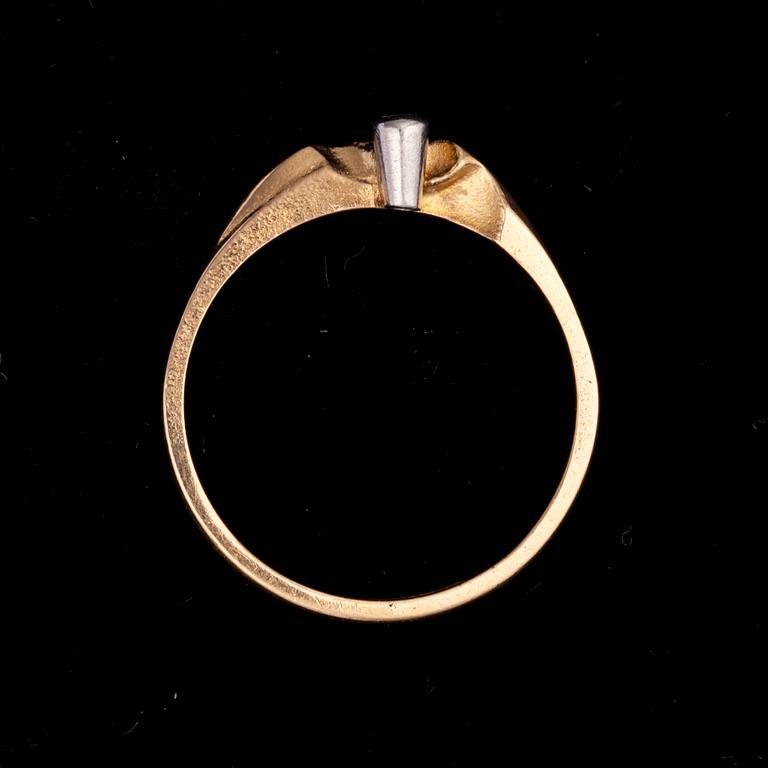 RING, "Nereidi" 14K guld, diamant 0,03 ct, Björn Weckström Lapponia 1981. Vikt 2 g.