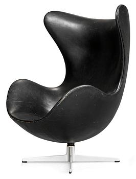 941. An Arne Jacobsem black leather "Egg-chair", Fritz Hansen, Denmark 1963.