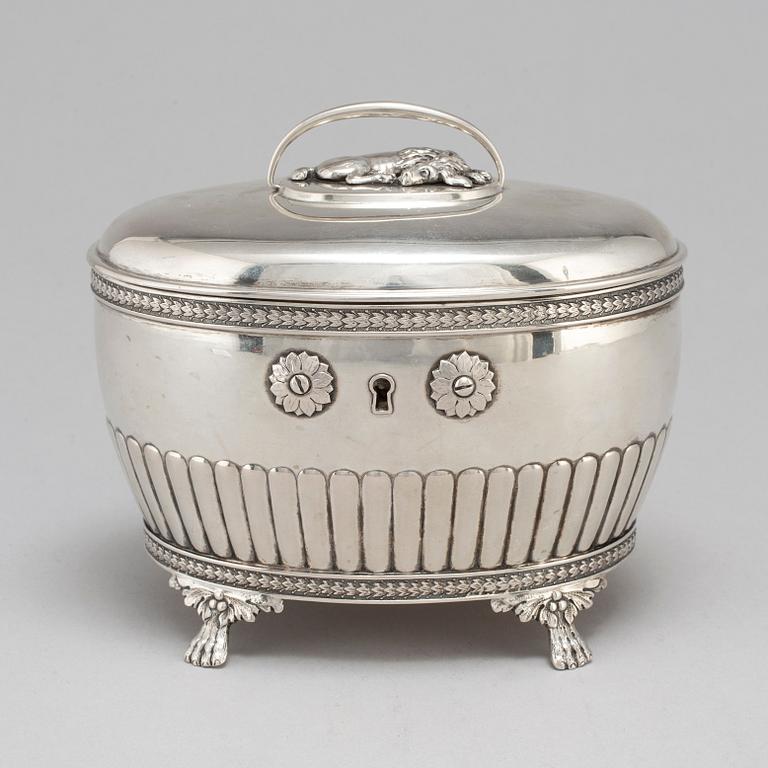 A silver sugar box by CG Hallberg Stockholm, 1912.