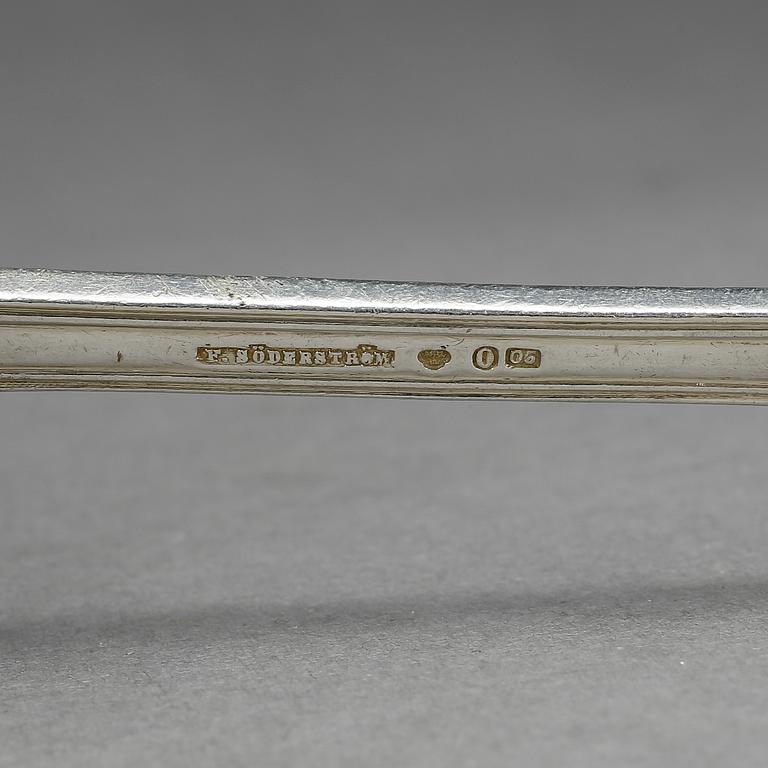 RAGUSKEDAR, ett par, silver, F. Söderström, Örebro 1892. Ca 253 gram.