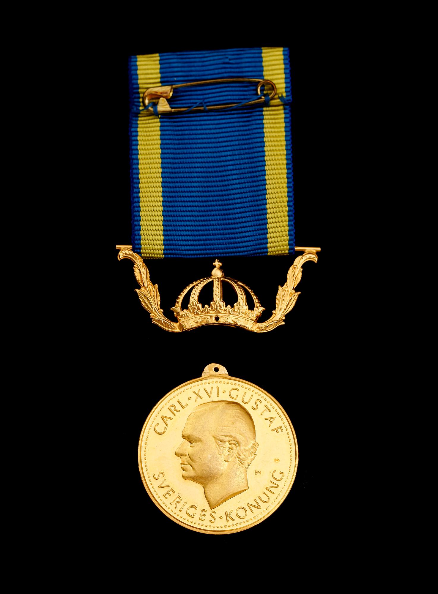 MEDALJ, 23 k guld, Carl XVI Gustaf, 2003. Vikt ca 15 gram.