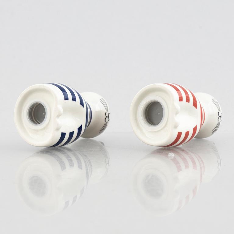 Lisa Larson, ljusstakar, 6 st, ljuslykta samt salt- och pepparströare, stengods och majolika, bl.a. Höganäs.