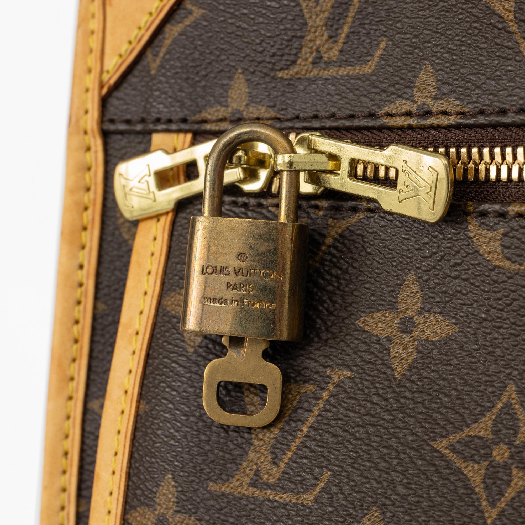 Louis Vuitton, travel wardrobe "Garment cloth 24h bag".