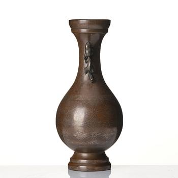 A bronze vase, Japan, Meiji (1868-1912).