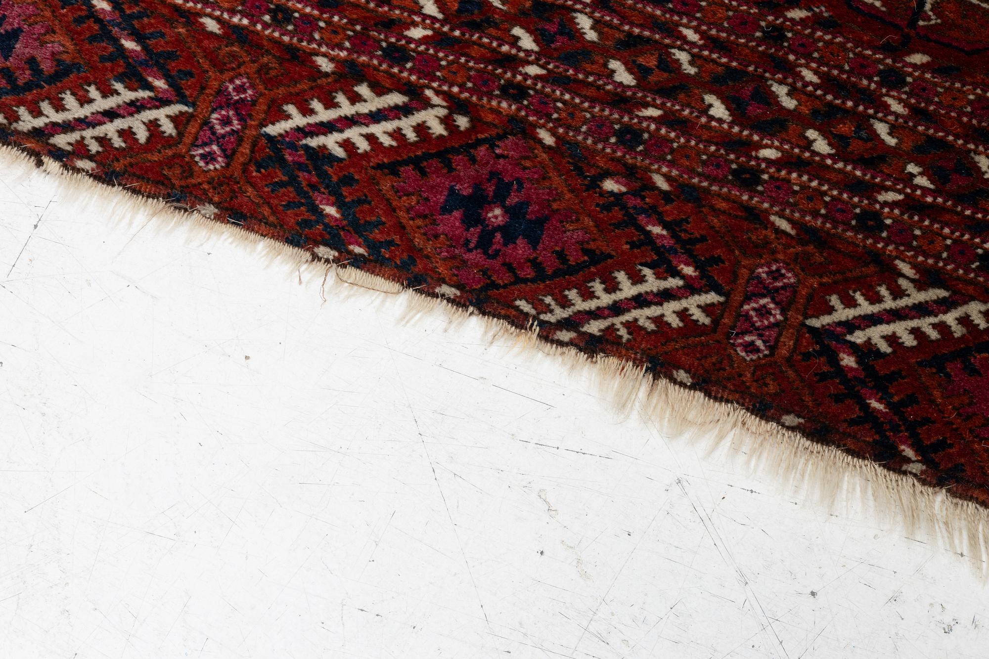 Tekke rug, approx. 127 x 102 cm.