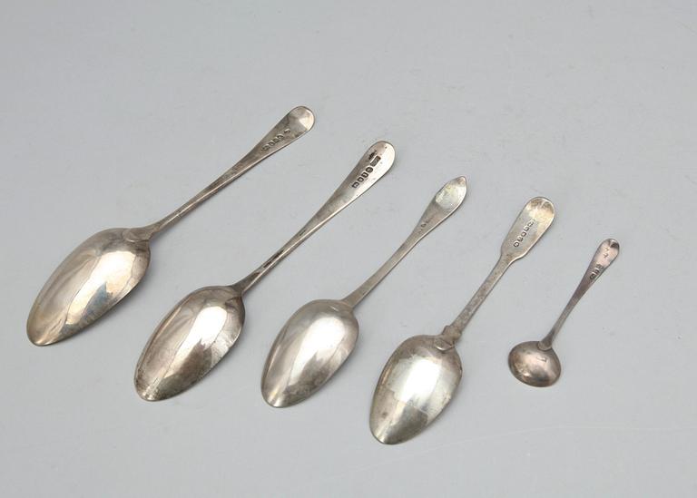 SKEDAR, 4 st samt SOCKERSKED, silver, bl a London 1803,  England 1800-talets början. Totalvikt ca 183 gram.