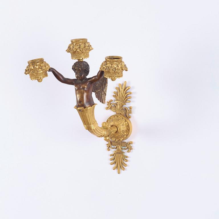 APPLIQUER, för tre ljus, ett par. Empire, 1800-talets början.