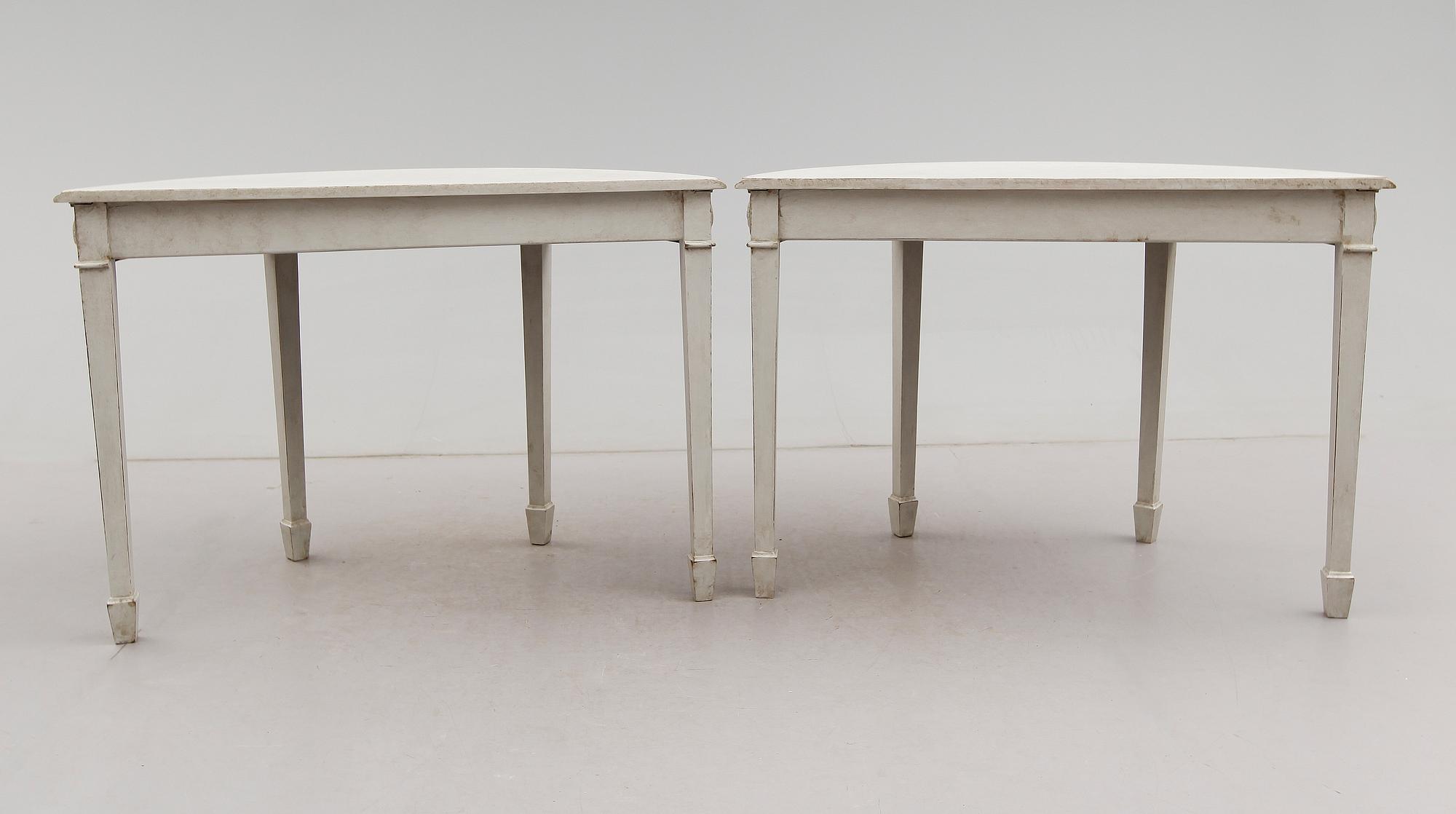 VÄGGBORD / SIDOBORD, ett par, gustaviansk stil, 1900-talets första hälft.