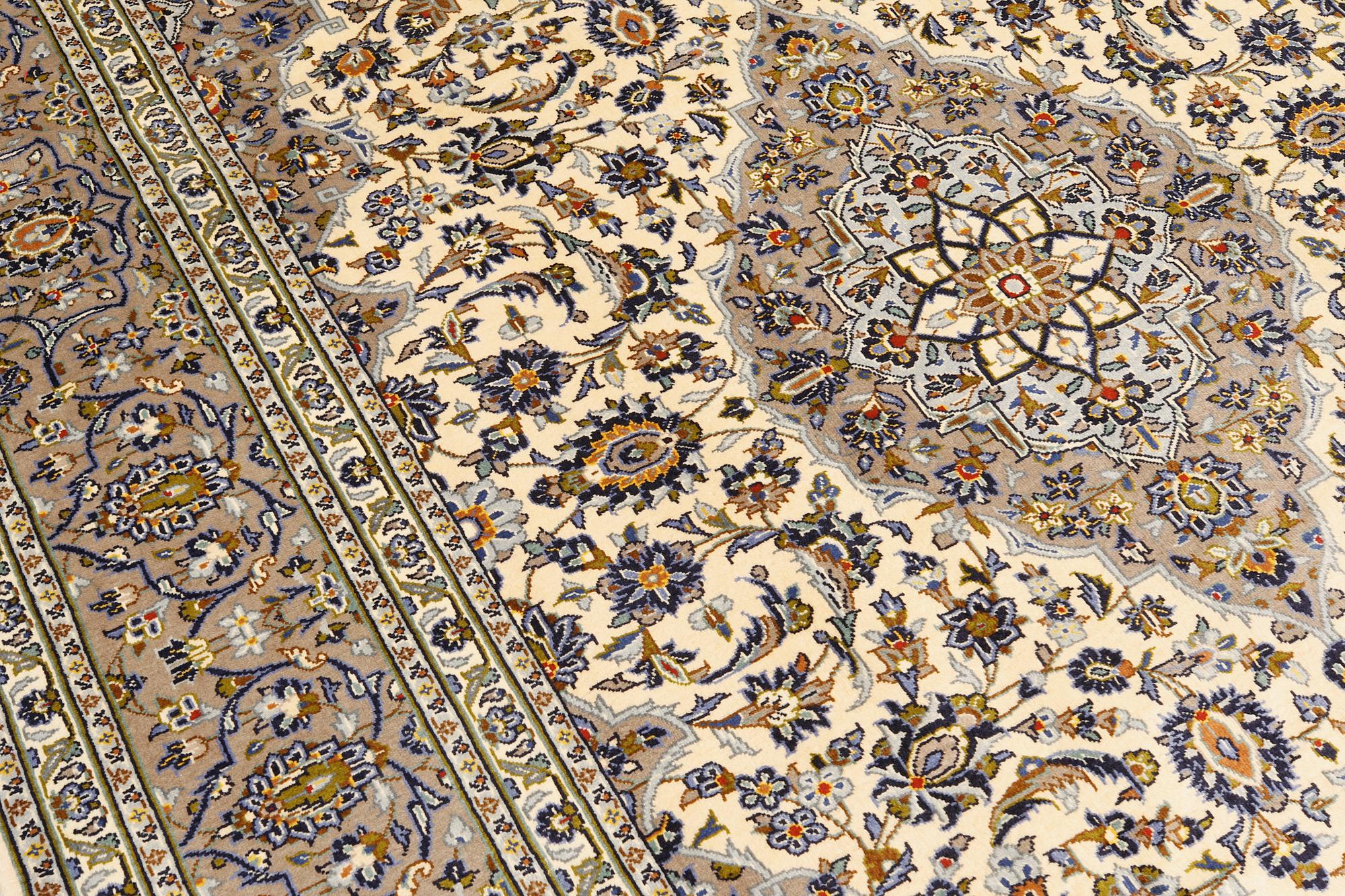 Carpet, Keshan, 293 x 210 cm.