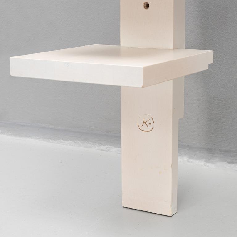 John Kandell, hylla, "Pilaster", Källemo, formgiven 1989.