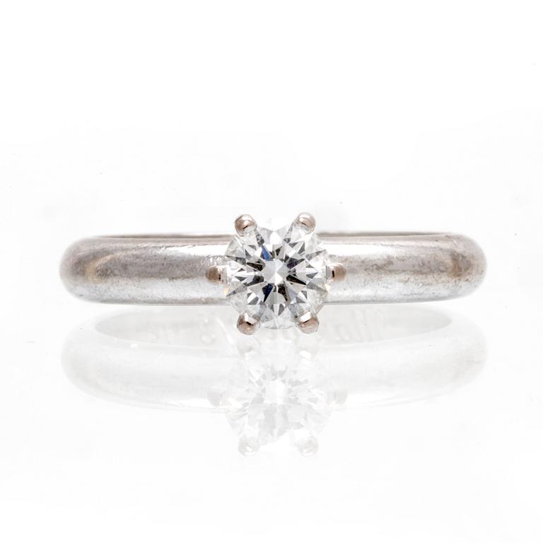 Ring solitär 18K vitguld och briljantslipad diamant, Kaplans, GIA dossier medföljer.