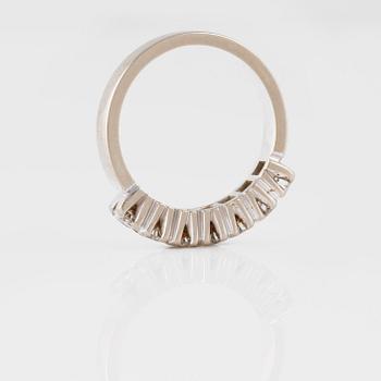RING, 18K vitguld med briljantslipade diamanter 0.70 ct, Juvel-Magnus, Göteborg, 1974. Vikt 4,2 gram.