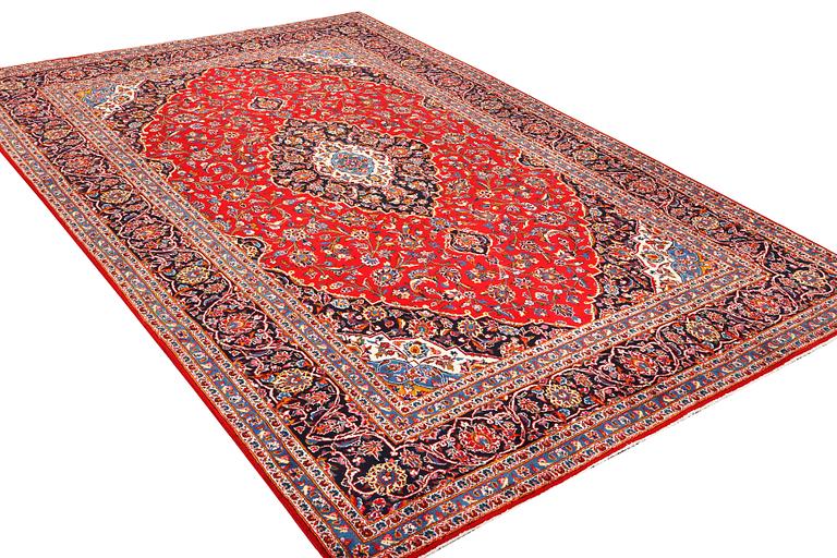 A Keshan carpet, c. 380 x 255 cm.