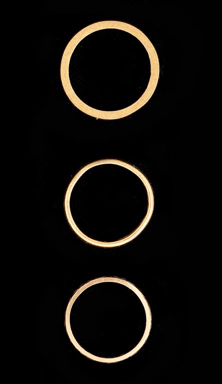 RINGAR, 3 st, 20 respektive 23 k guld. Vikt ca 14,8g.
