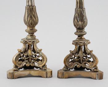 KANDELABRAR, 1 par, försilvrad metall, senempire, 1800-talets första hälft.
