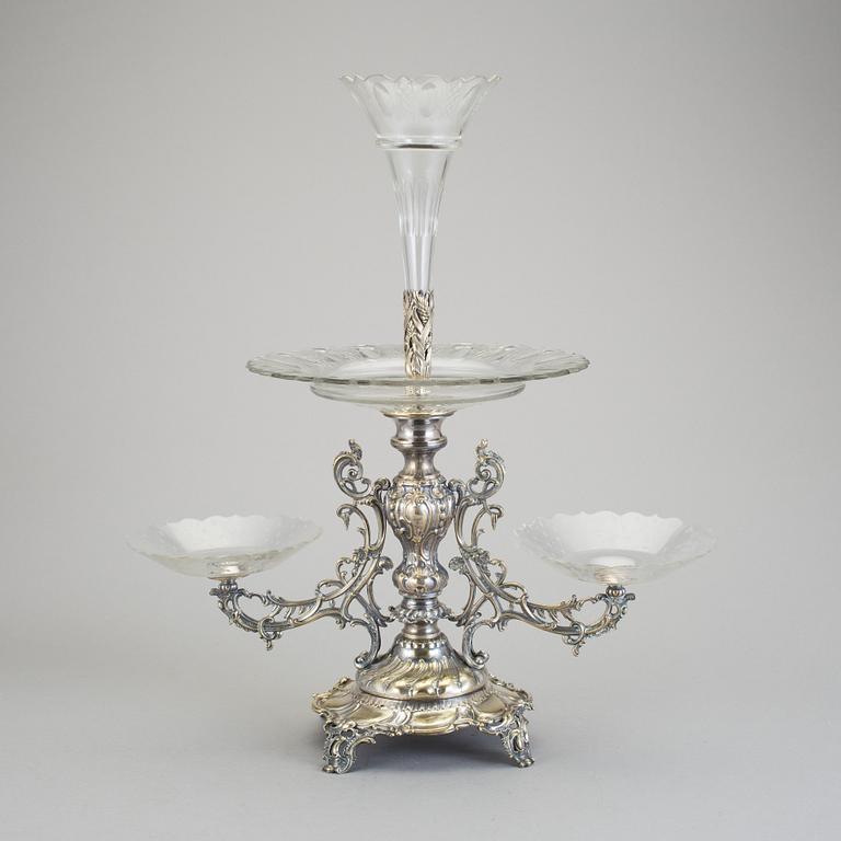 BORDSUPPSATS, nysilver och glas, nyrokoko med inslag av jugend. Omkring 1900.