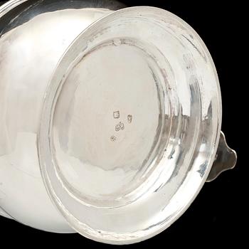 DRYCKESKANNA, silver, trol Richard Bayley, London 1742-43. 1300 g.