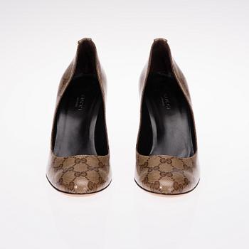 SKOR, Gucci.