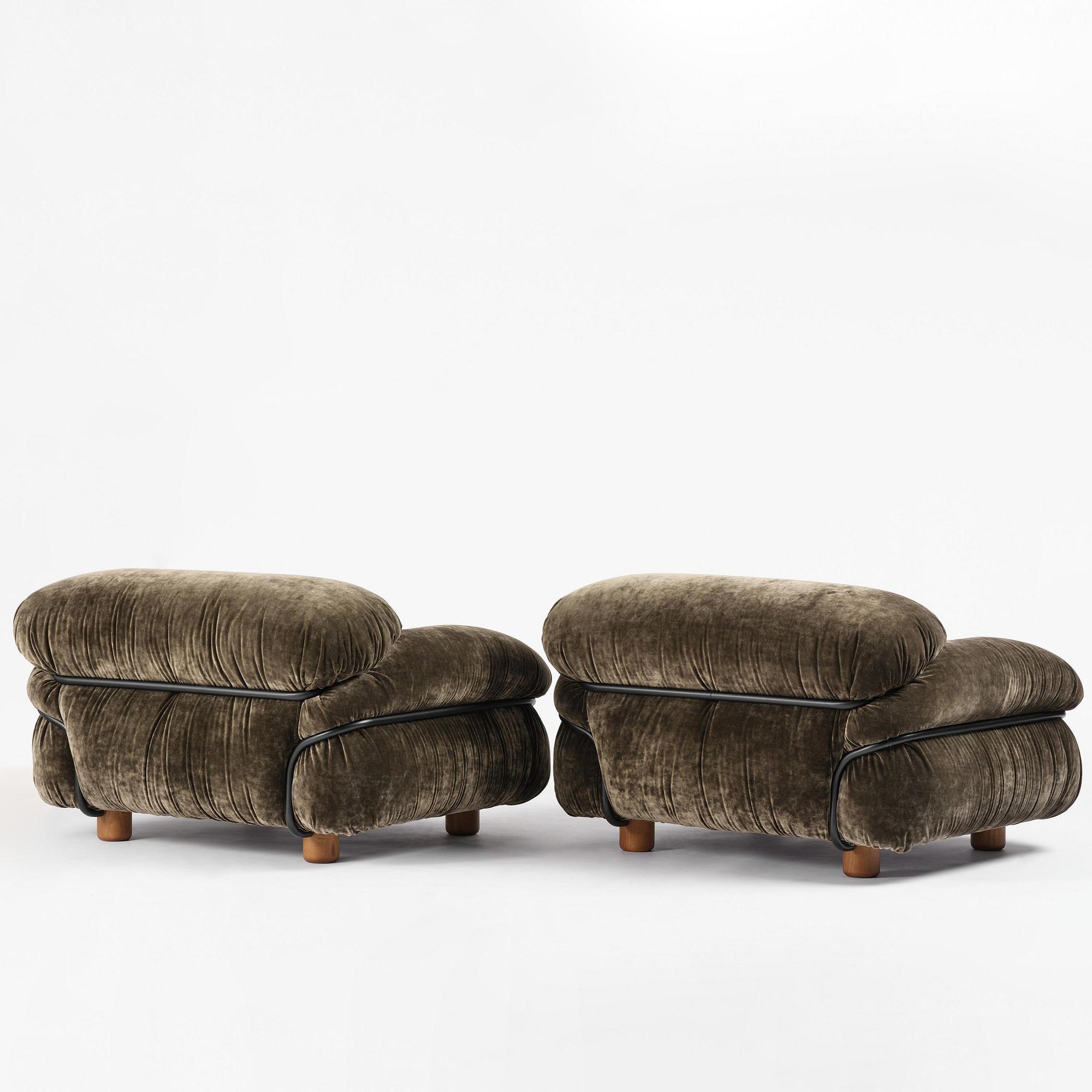 Gianfranco Frattini, a pair of "Sesann" armchairs, Tacchini, Italy, post 2015.