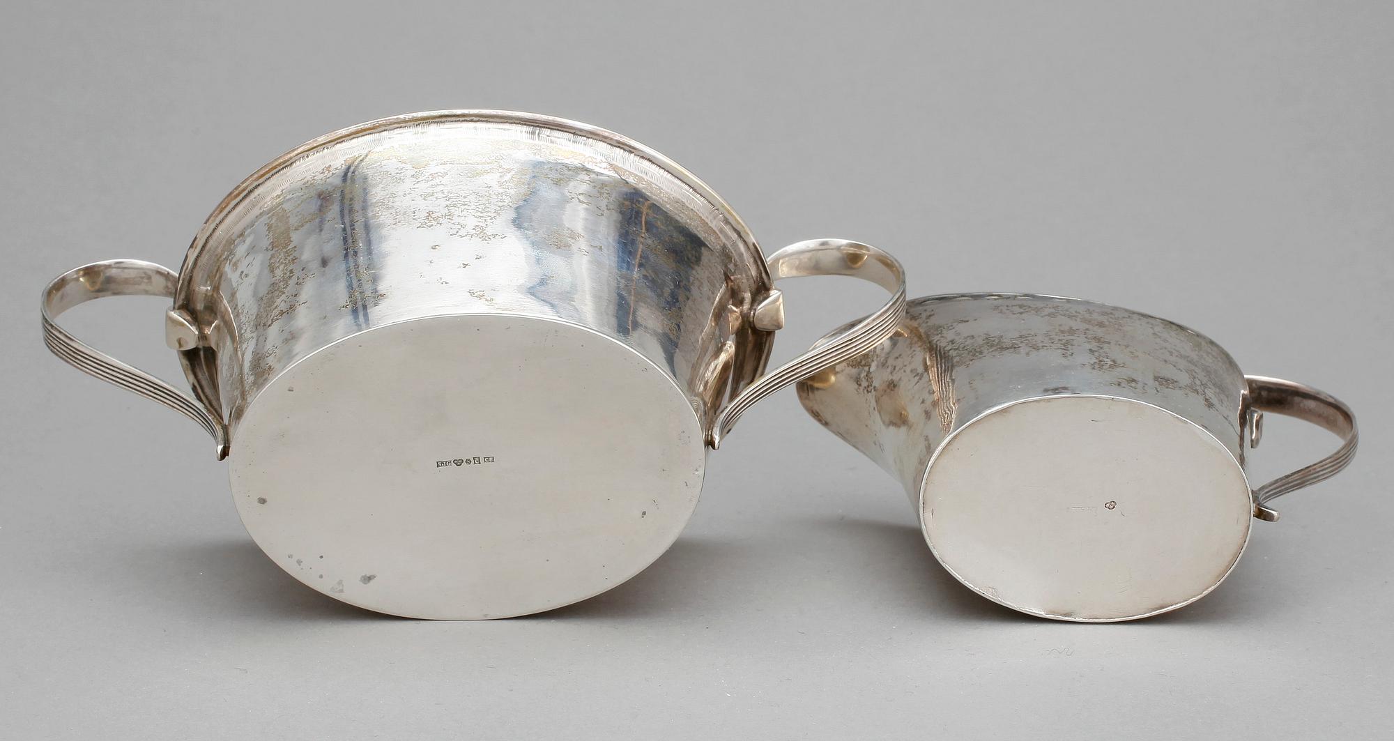 GRÄDDKANNA och SOCKERSKÅL, silver, Silvervarufabriken J.Grönroos, Kristianstad, 1929. Tot vikt 255 gram.