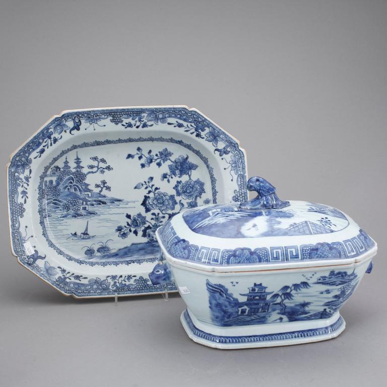 TERRIN med LOCK, samt FAT, kompaniporslin. Qing dynastin, Qianlong (1736-95).