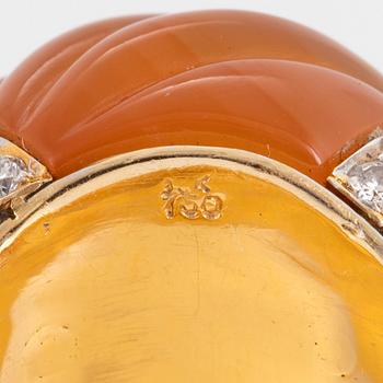 Ring 18K guld med agat och runda briljantslipade diamanter.