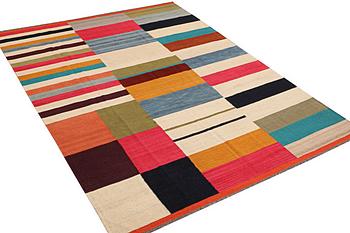 A carpet, Kilim, modern design, ca 292 x 204 cm.