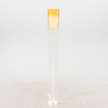 Ferruccio Laviani, golvlampa "Toobe" för Kartell 2000-tal.