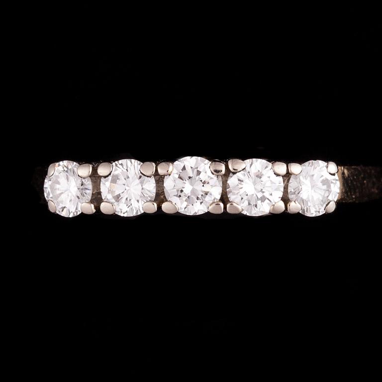 RING, 18K guld, briljantslipade diamanter ca 0,47 ct. A. Tillander 1973. Vikt ca 2,6 g.
