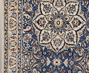 Gallerimatta, Nain, part silk, s.k. 9LAA, ca 380 x 100 cm.