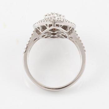 Ring in 18K white gold set with brilliant-cut diamonds,.