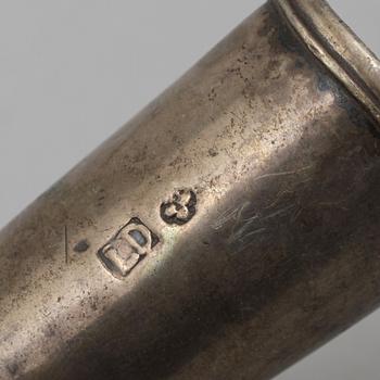 SJÖSKUMSPIPOR, 2 st, infattningar i silver, 1700/1800-tal.