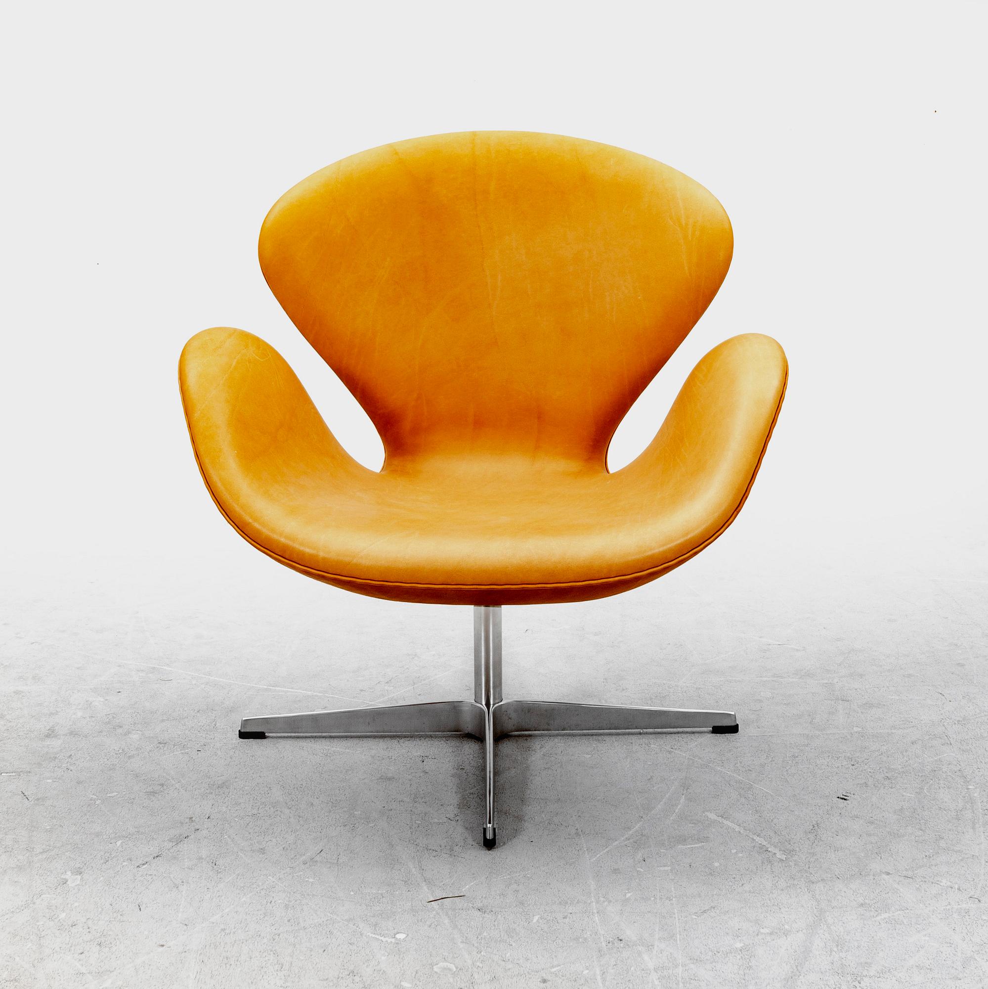 Arne Jacobsen a "Svanen" (Swan) leather swivel chair for Fritz Hansen dated 2002.
