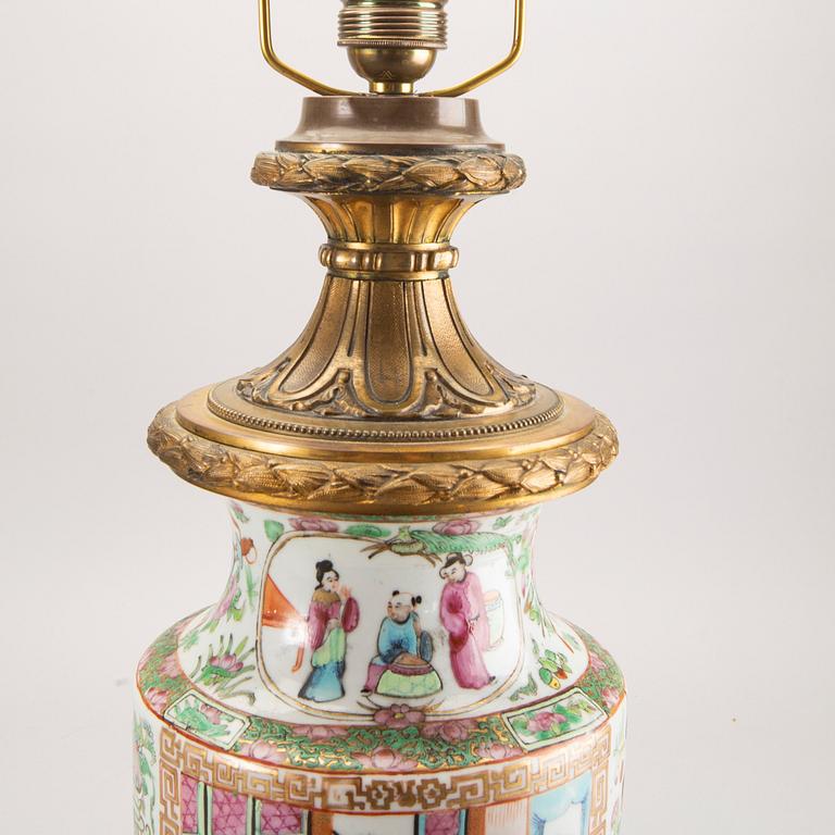 A Chinese porcelain and metal table lamp around 1900.