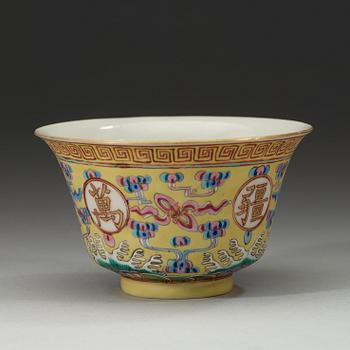 A famille rose yellow ground bowl, Qing dynasty, Guangxu six-character mark in red and of the period  (1875-1908).